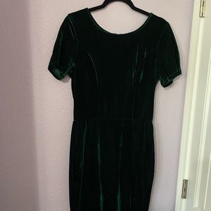 💚NWOT Unique Vintage Emerald Green Velvet Dress💚